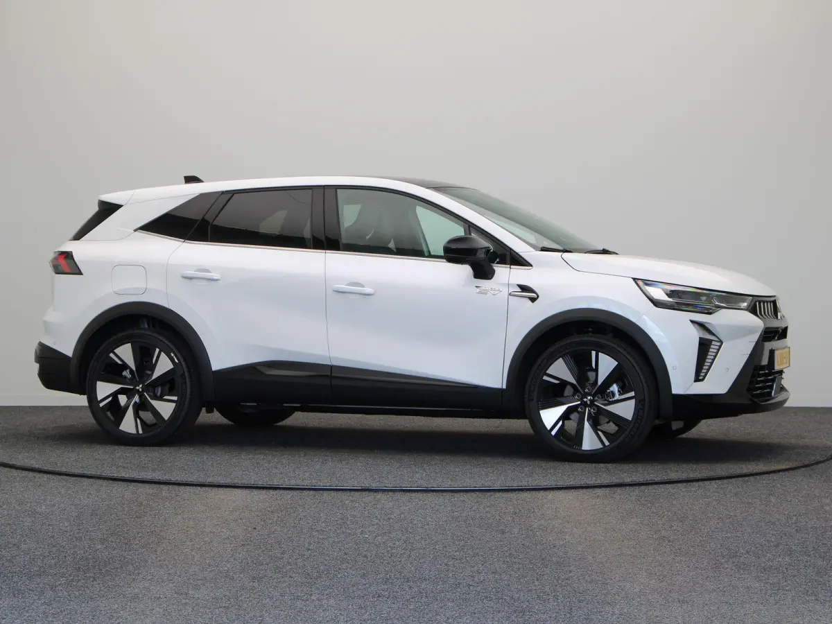 1.8 HEV Instyle | Panoramadak | Stoel, Stuur en voorruitverwarming | Lederen bekleding | Elektrische achterklep | Ronomzicht camera | Elektrisch verstelbarre best. stoel |