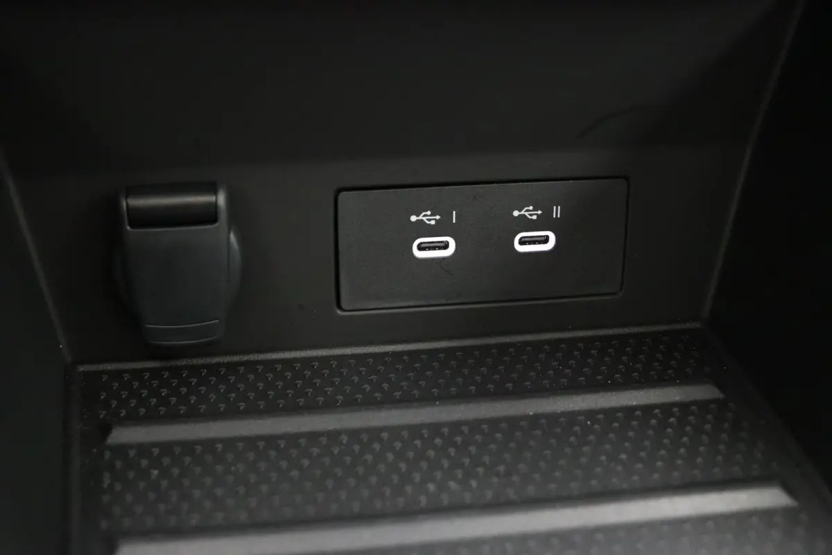 1.8 HEV Instyle | Panoramadak | Stoel, Stuur en voorruitverwarming | Lederen bekleding | Elektrische achterklep | Ronomzicht camera | Elektrisch verstelbarre best. stoel |
