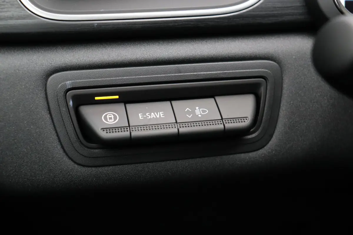 1.8 HEV Instyle | Panoramadak | Stoel, Stuur en voorruitverwarming | Lederen bekleding | Elektrische achterklep | Ronomzicht camera | Elektrisch verstelbarre best. stoel |