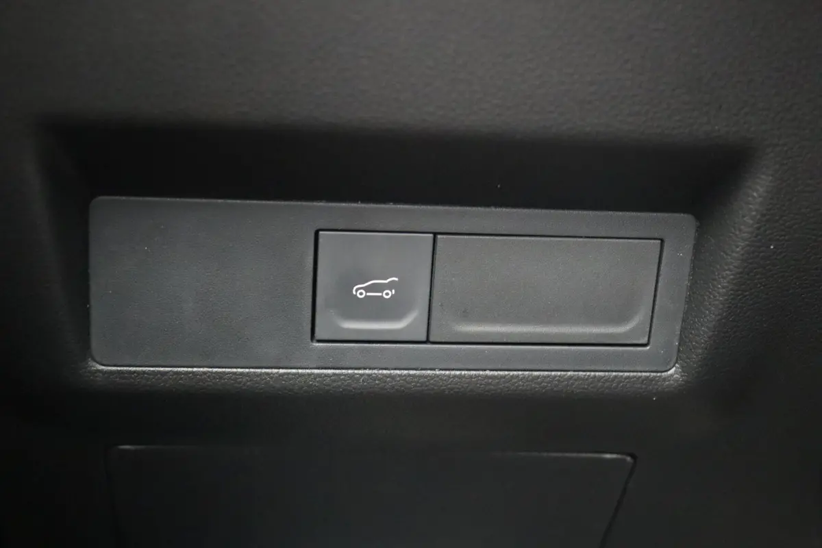 1.8 HEV Instyle | Panoramadak | Stoel, Stuur en voorruitverwarming | Lederen bekleding | Elektrische achterklep | Ronomzicht camera | Elektrisch verstelbarre best. stoel |