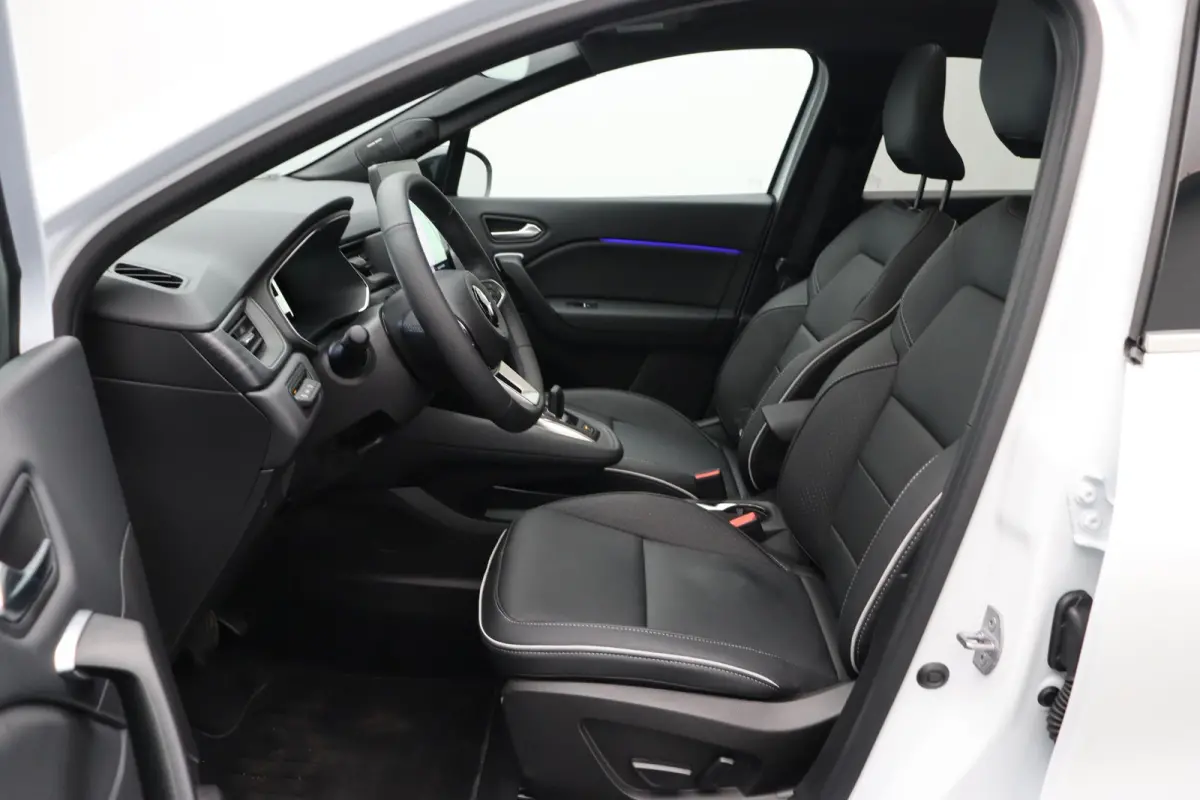 1.8 HEV Instyle | Panoramadak | Stoel, Stuur en voorruitverwarming | Lederen bekleding | Elektrische achterklep | Ronomzicht camera | Elektrisch verstelbarre best. stoel |