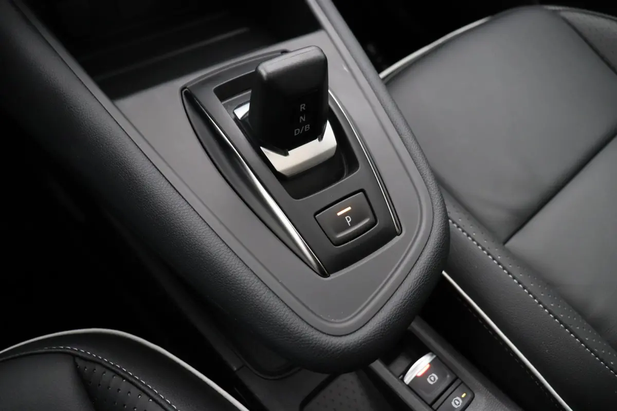 1.8 HEV Instyle | Panoramadak | Stoel, Stuur en voorruitverwarming | Lederen bekleding | Elektrische achterklep | Ronomzicht camera | Elektrisch verstelbarre best. stoel |