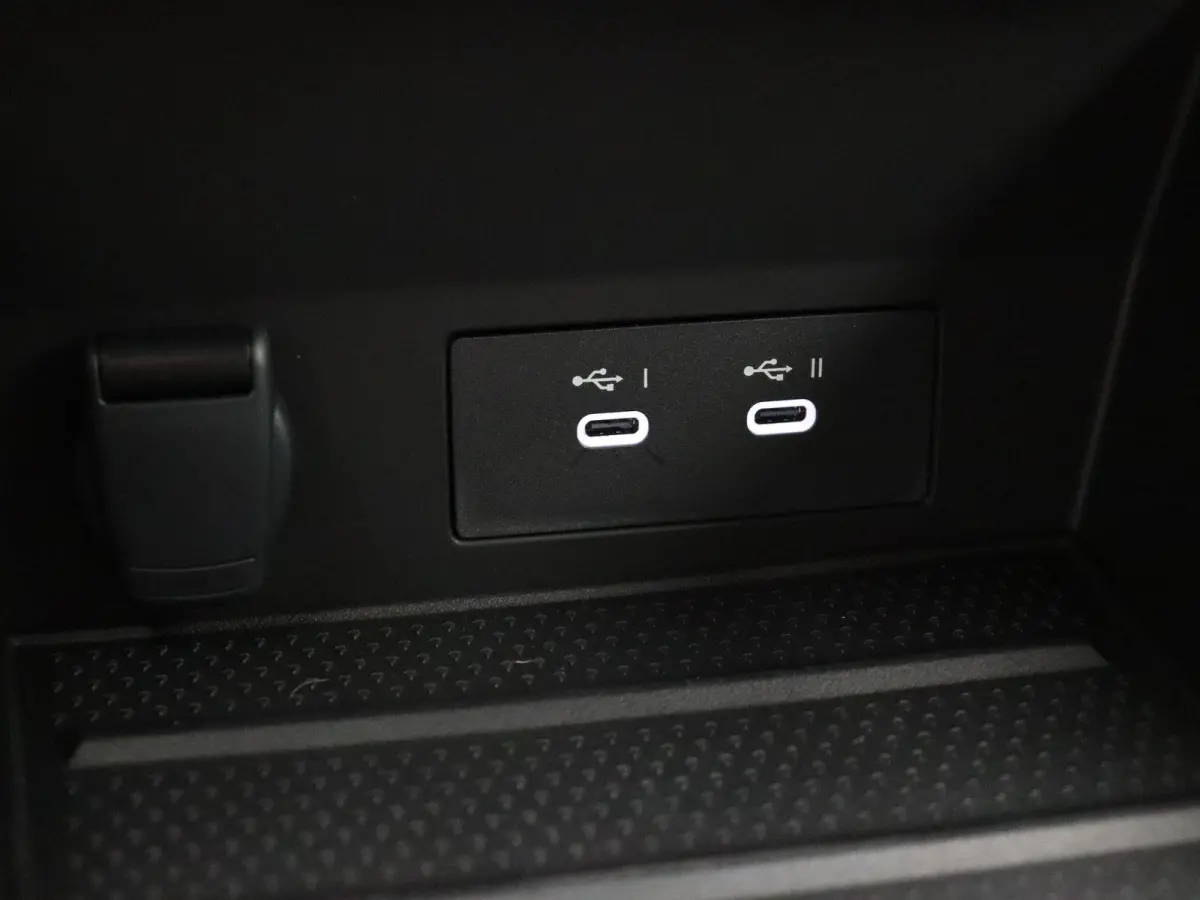 1.8 HEV First Edition | Adaptieve Cruise Control | Stoel, Stuur en Voorruitverwarming | Rondom Camera's | 8 Jaar Fabrieksgarantie | €5000 Korting! |