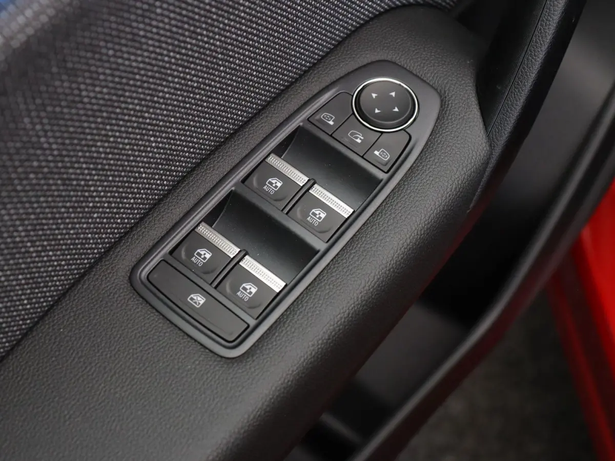 1.8 HEV First Edition | Adaptieve Cruise Control | Stoel, Stuur en Voorruitverwarming | Rondom Camera's | 8 Jaar Fabrieksgarantie | €5000 Korting! |