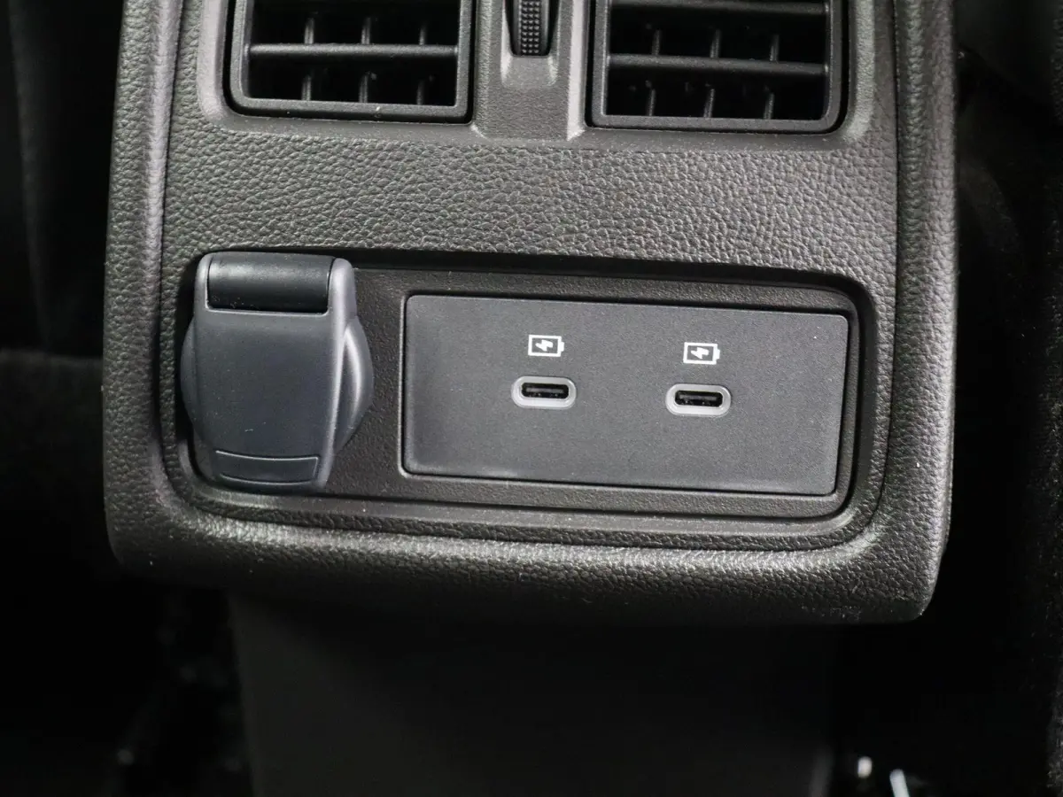 1.8 HEV First Edition | Adaptieve Cruise Control | Stoel, Stuur en Voorruitverwarming | Rondom Camera's | 8 Jaar Fabrieksgarantie | €5000 Korting! |