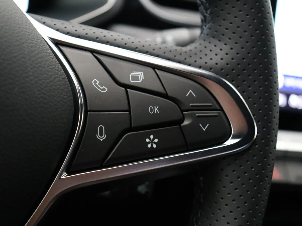 1.8 HEV First Edition | Adaptieve Cruise Control | Stoel, Stuur en Voorruitverwarming | Rondom Camera's | 8 Jaar Fabrieksgarantie | €5000 Korting! |