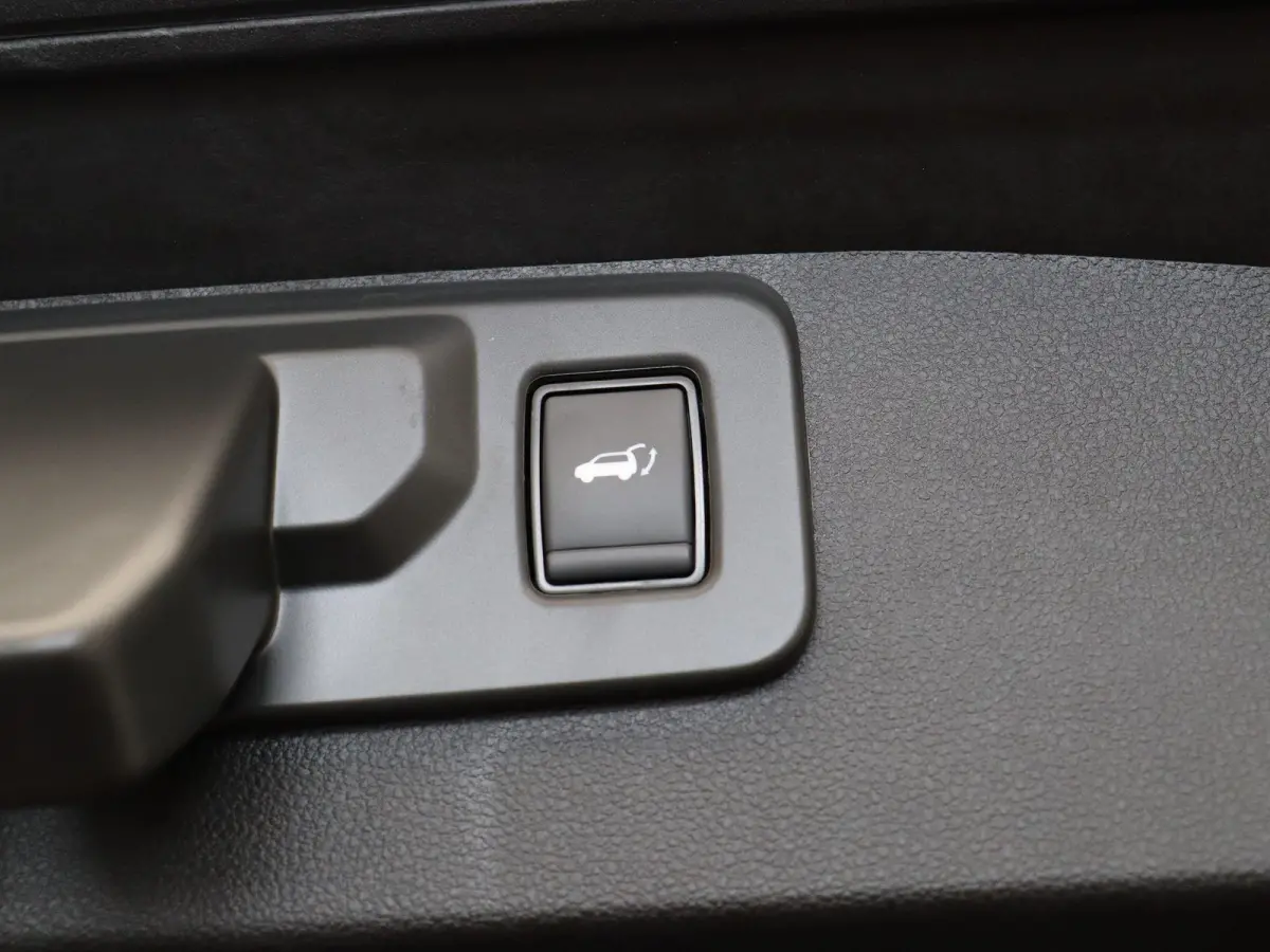 1.8 HEV First Edition | Adaptieve Cruise Control | Stoel, Stuur en Voorruitverwarming | Rondom Camera's | 8 Jaar Fabrieksgarantie | €5000 Korting! |