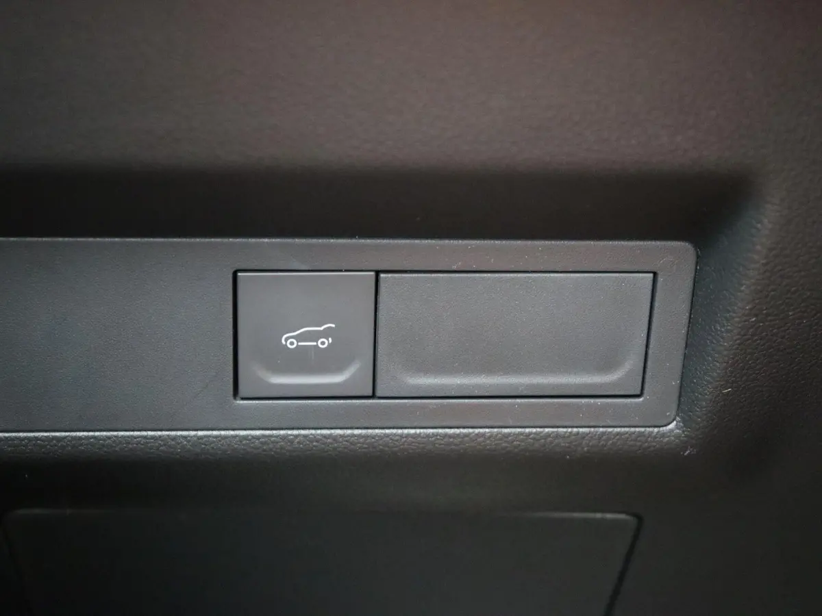 1.8 HEV First Edition | Adaptieve Cruise Control | Stoel, Stuur en Voorruitverwarming | Rondom Camera's | 8 Jaar Fabrieksgarantie | €5000 Korting! |