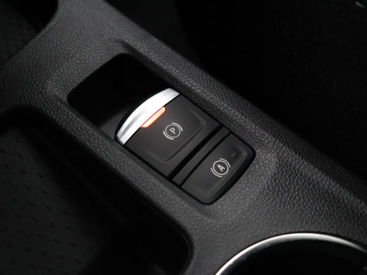 1.8 HEV First Edition | Adaptieve Cruise Control | Stoel, Stuur en Voorruitverwarming | Rondom Camera's | 8 Jaar Fabrieksgarantie | €5000 Korting! |