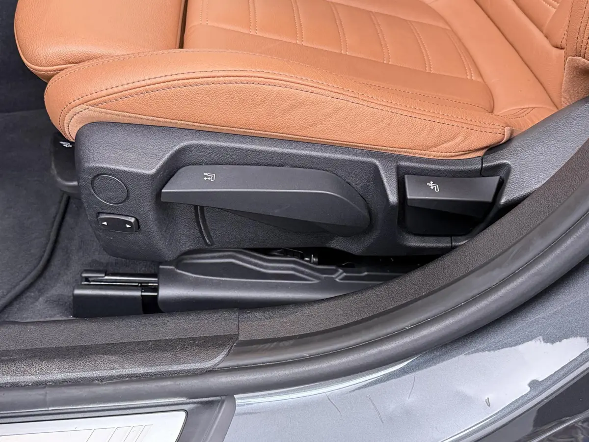 320e Business Edition Plus | SoH 88% | Comforttoegang | Stuur- stoelverwarming | Laserlicht | Head-Up Display |