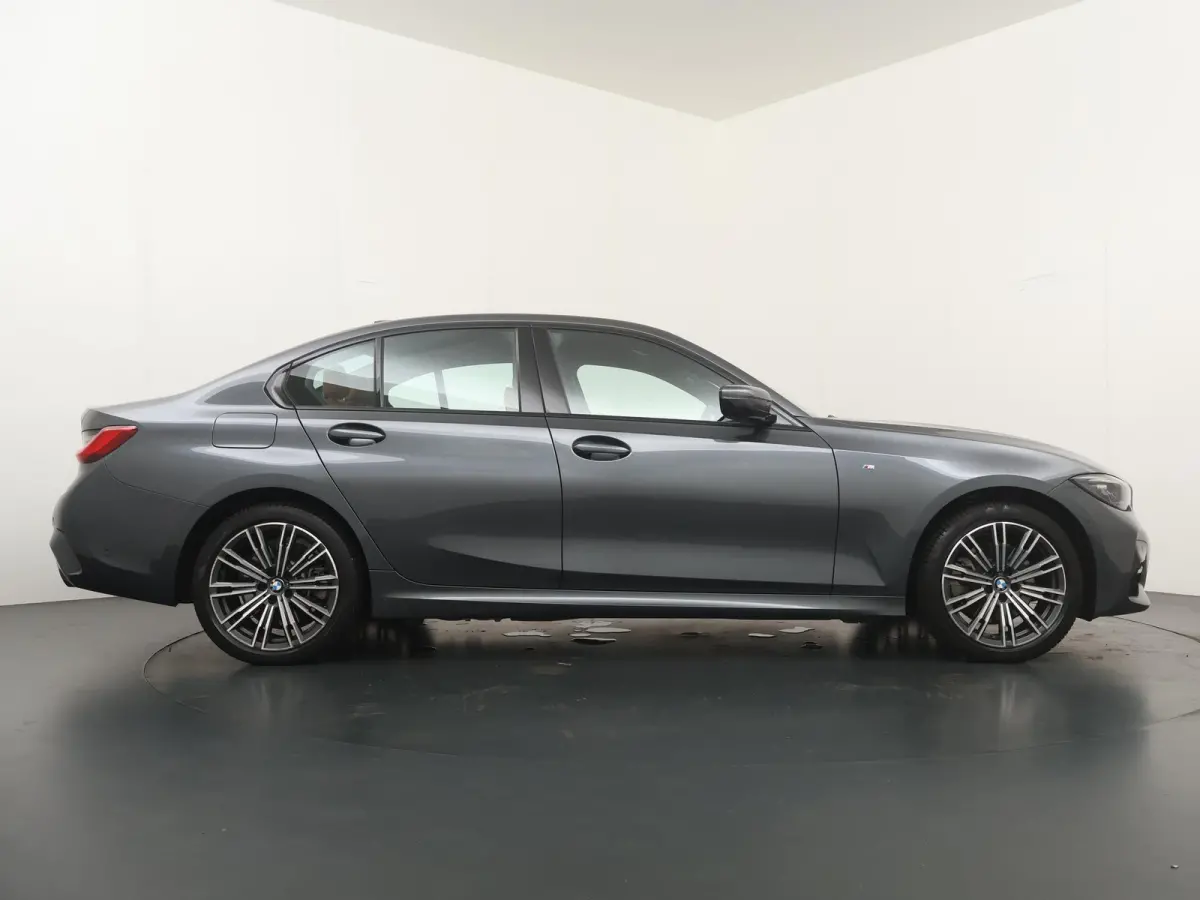 320e Business Edition Plus | SoH 88% | Comforttoegang | Stuur- stoelverwarming | Laserlicht | Head-Up Display |