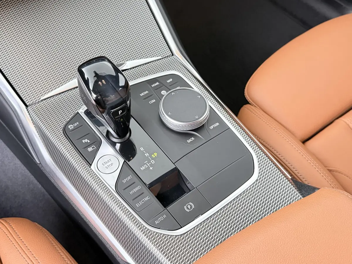 320e Business Edition Plus | SoH 88% | Comforttoegang | Stuur- stoelverwarming | Laserlicht | Head-Up Display |