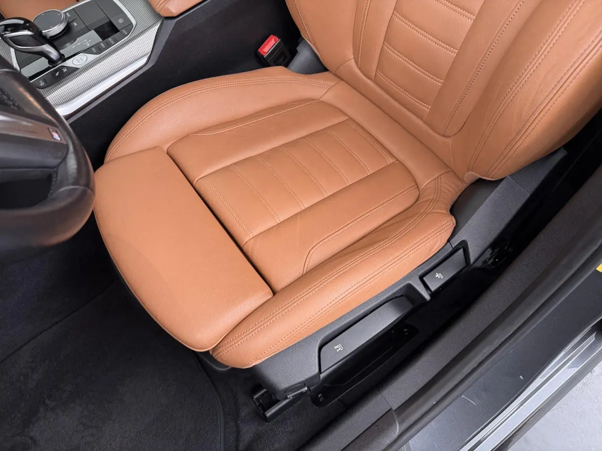 320e Business Edition Plus | SoH 88% | Comforttoegang | Stuur- stoelverwarming | Laserlicht | Head-Up Display |