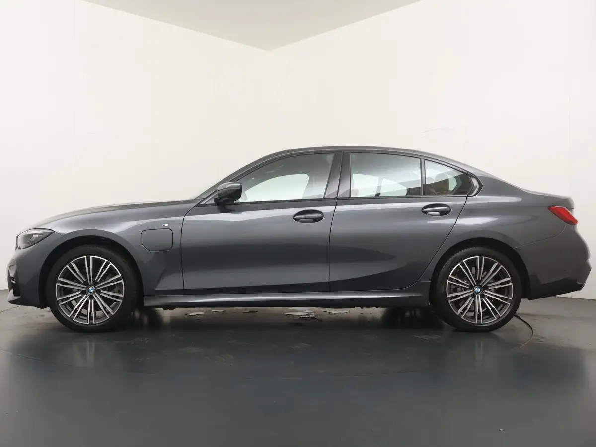 320e Business Edition Plus | SoH 88% | Comforttoegang | Stuur- stoelverwarming | Laserlicht | Head-Up Display |