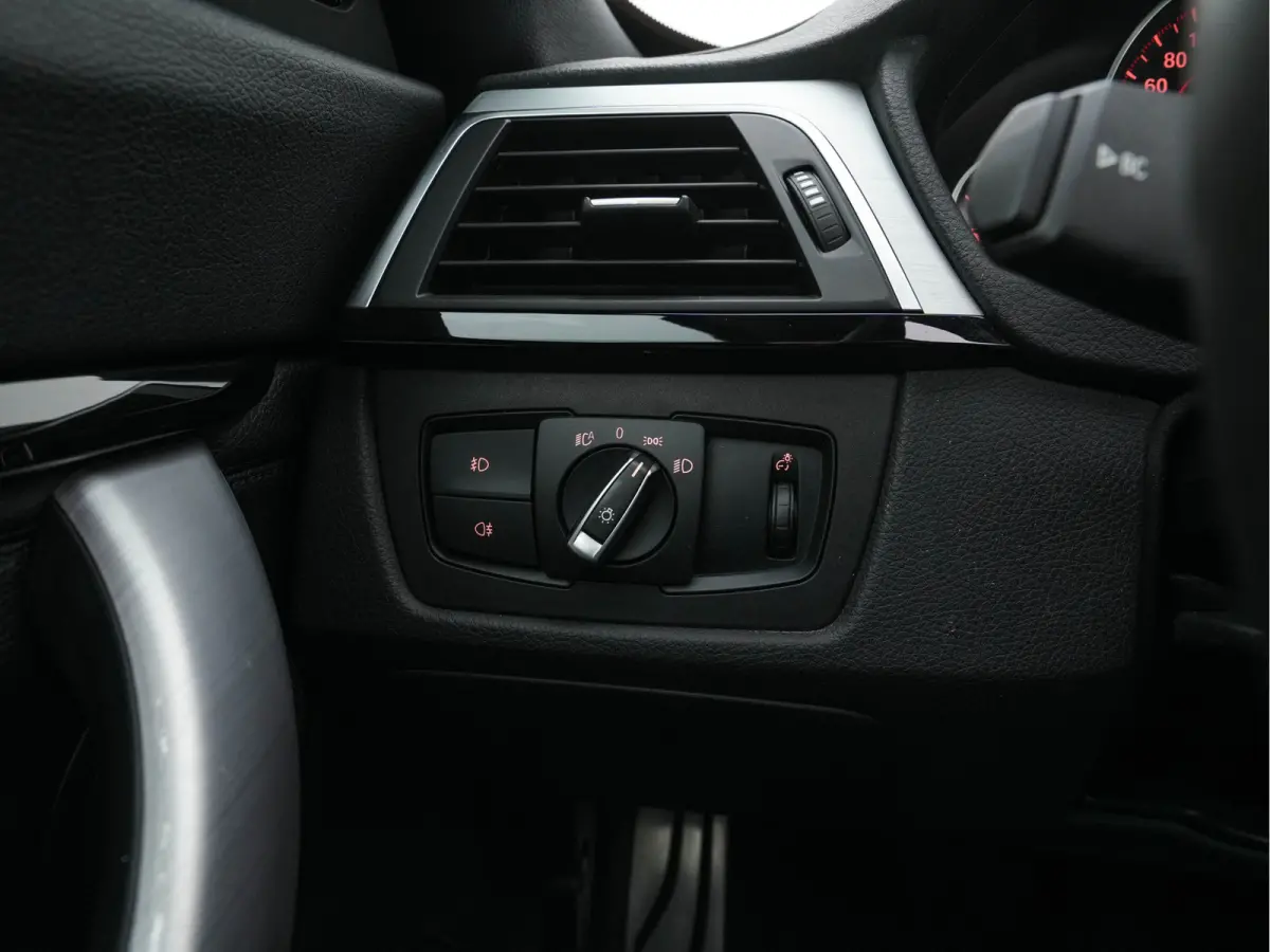 320i M-Sportpack High-Executive Aut. *PANO | LEATHER | FULL-LED | NAVI-FULLMAP | HEATED-SPORTSEATS | HIFI-SOUND | SHIFTPADDLES | ECC | PDC | CRUISE | 19''ALU*