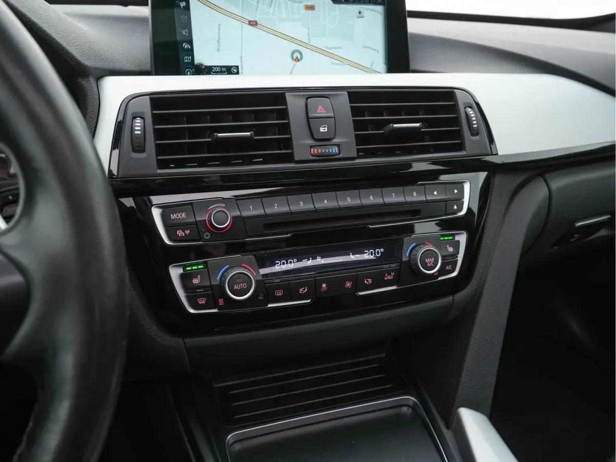 320i M-Sportpack High-Executive Aut. *PANO | LEATHER | FULL-LED | NAVI-FULLMAP | HEATED-SPORTSEATS | HIFI-SOUND | SHIFTPADDLES | ECC | PDC | CRUISE | 19''ALU*