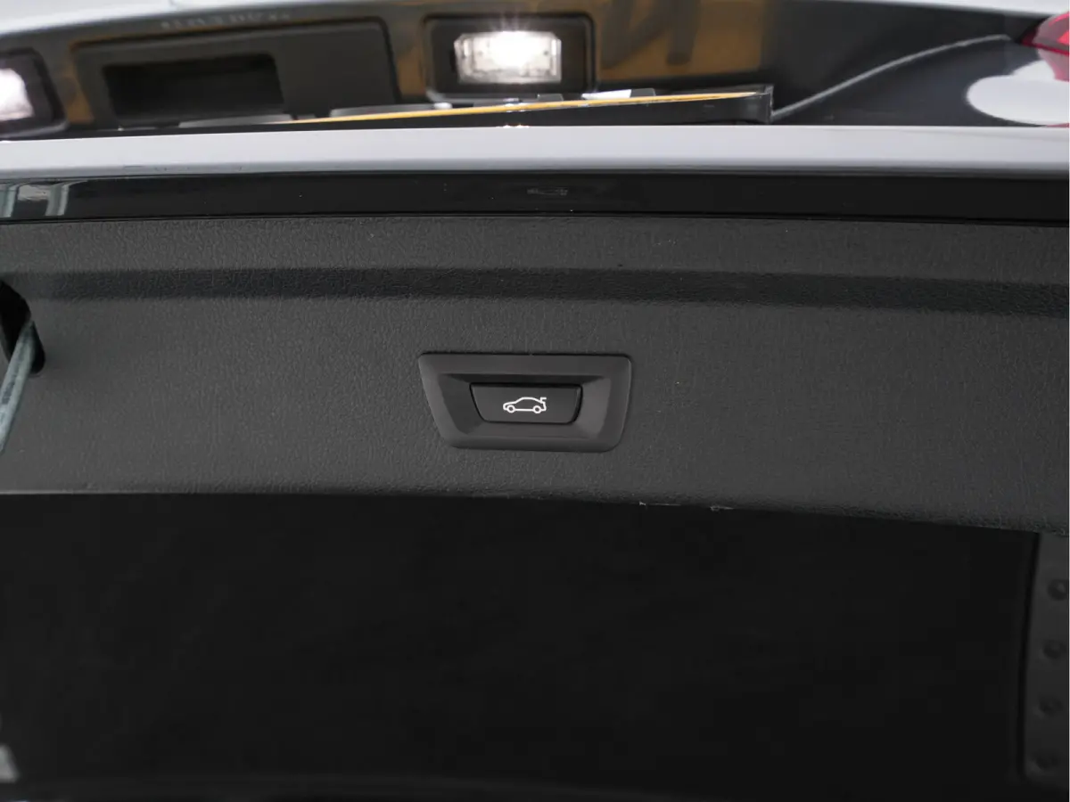 320i M-Sportpack High-Executive Aut. *PANO | LEATHER | FULL-LED | NAVI-FULLMAP | HEATED-SPORTSEATS | HIFI-SOUND | SHIFTPADDLES | ECC | PDC | CRUISE | 19''ALU*
