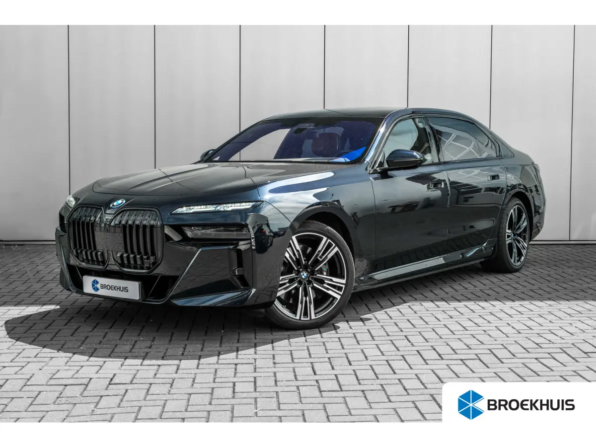 xDrive60 106 kWh 545 PK | Skylounge Panorama Dak | Achteras besturing | Elektrische deuren | Stoelmassage voor + achter |