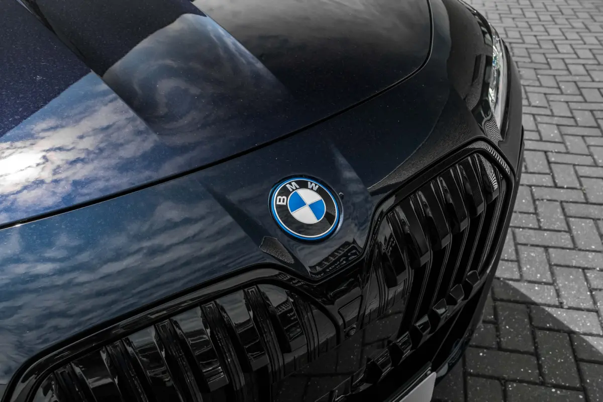 xDrive60 106 kWh 545 PK | Skylounge Panorama Dak | Achteras besturing | Elektrische deuren | Stoelmassage voor + achter |