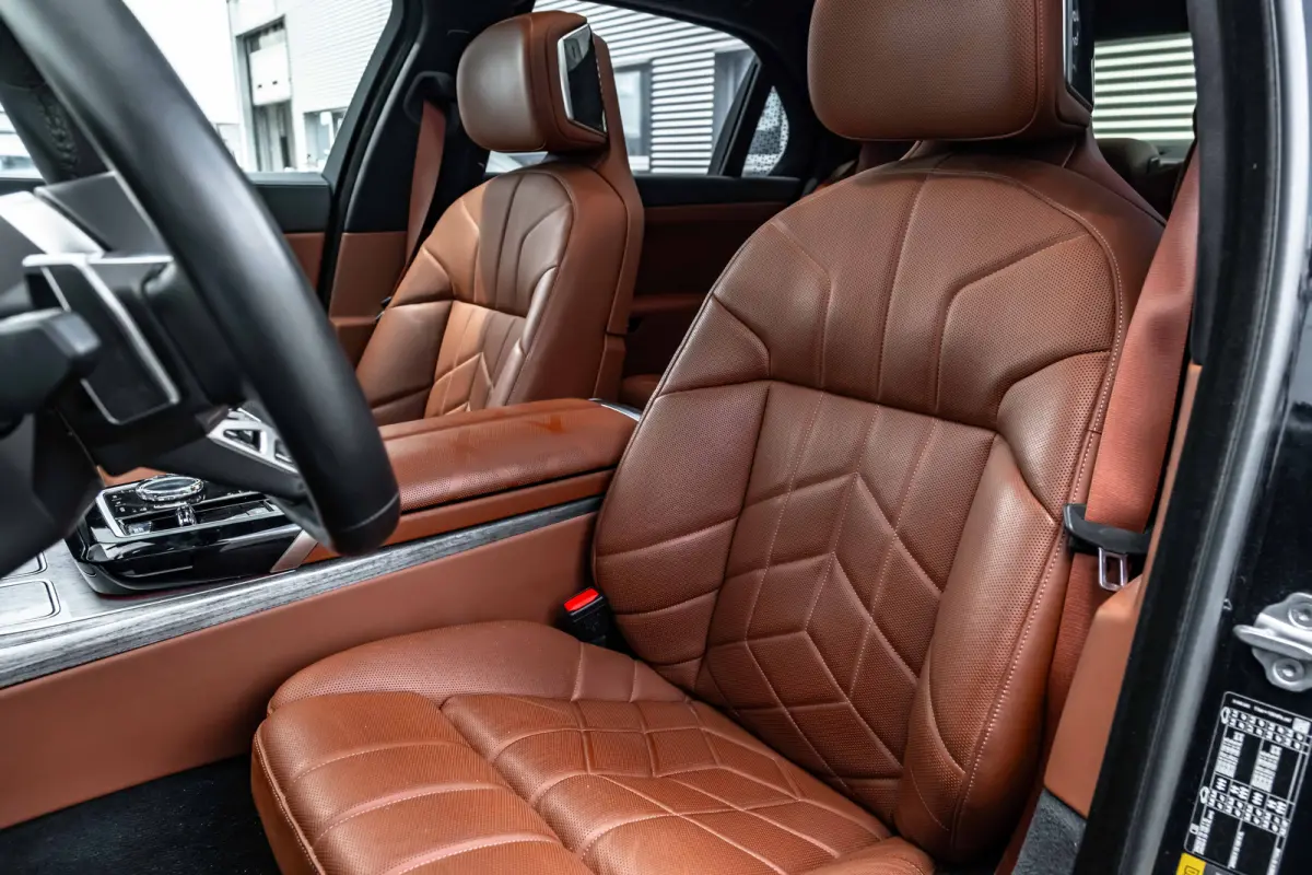 xDrive60 106 kWh 545 PK | Skylounge Panorama Dak | Achteras besturing | Elektrische deuren | Stoelmassage voor + achter |