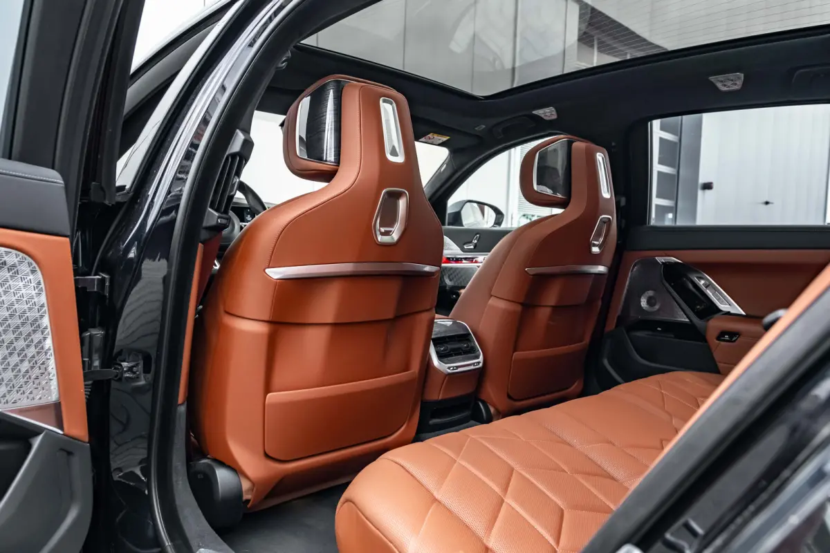 xDrive60 106 kWh 545 PK | Skylounge Panorama Dak | Achteras besturing | Elektrische deuren | Stoelmassage voor + achter |
