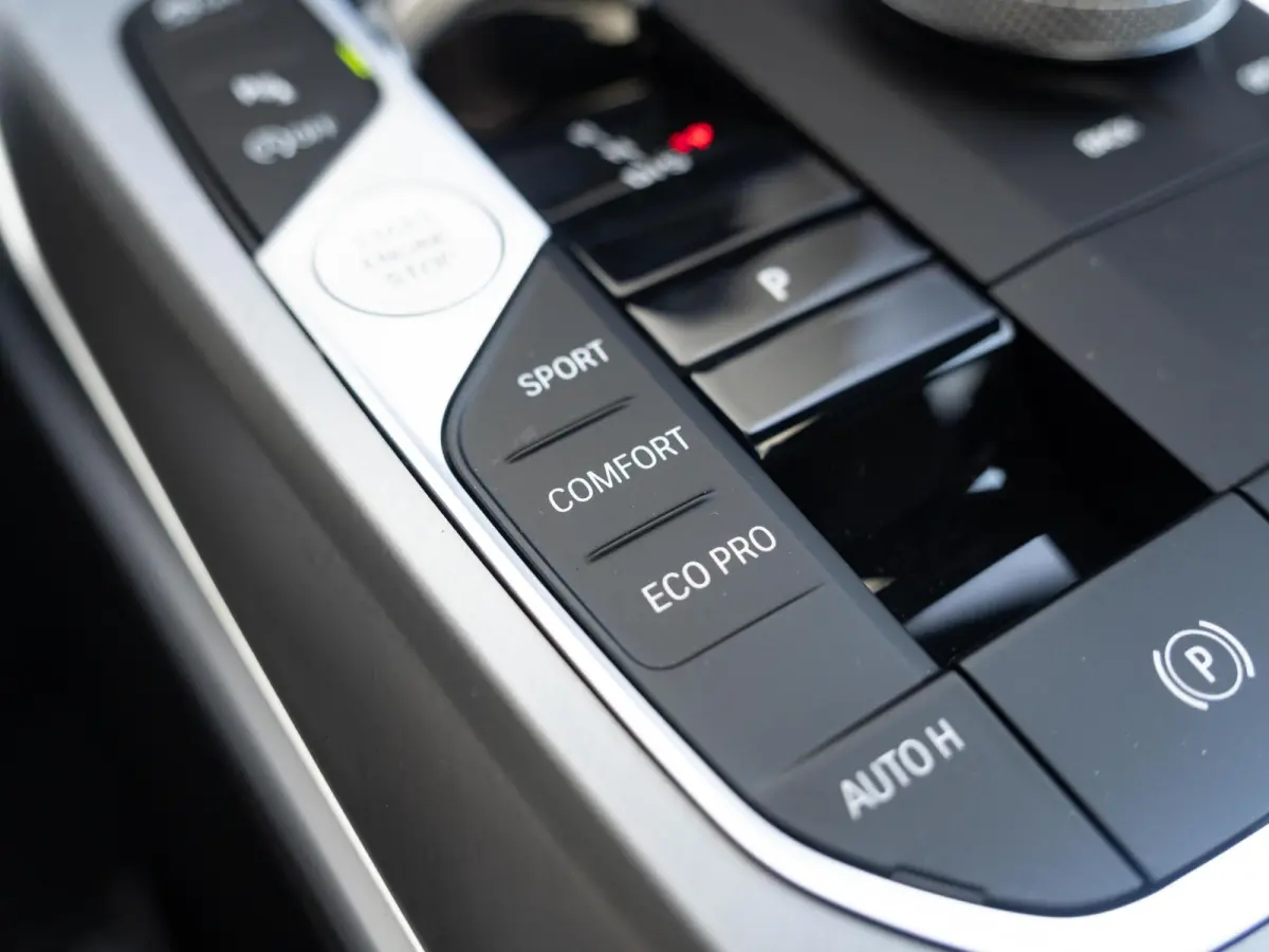 220i | M Sportpakket Pro | Schuif-/kanteldak | Comfort Access | HiFi System