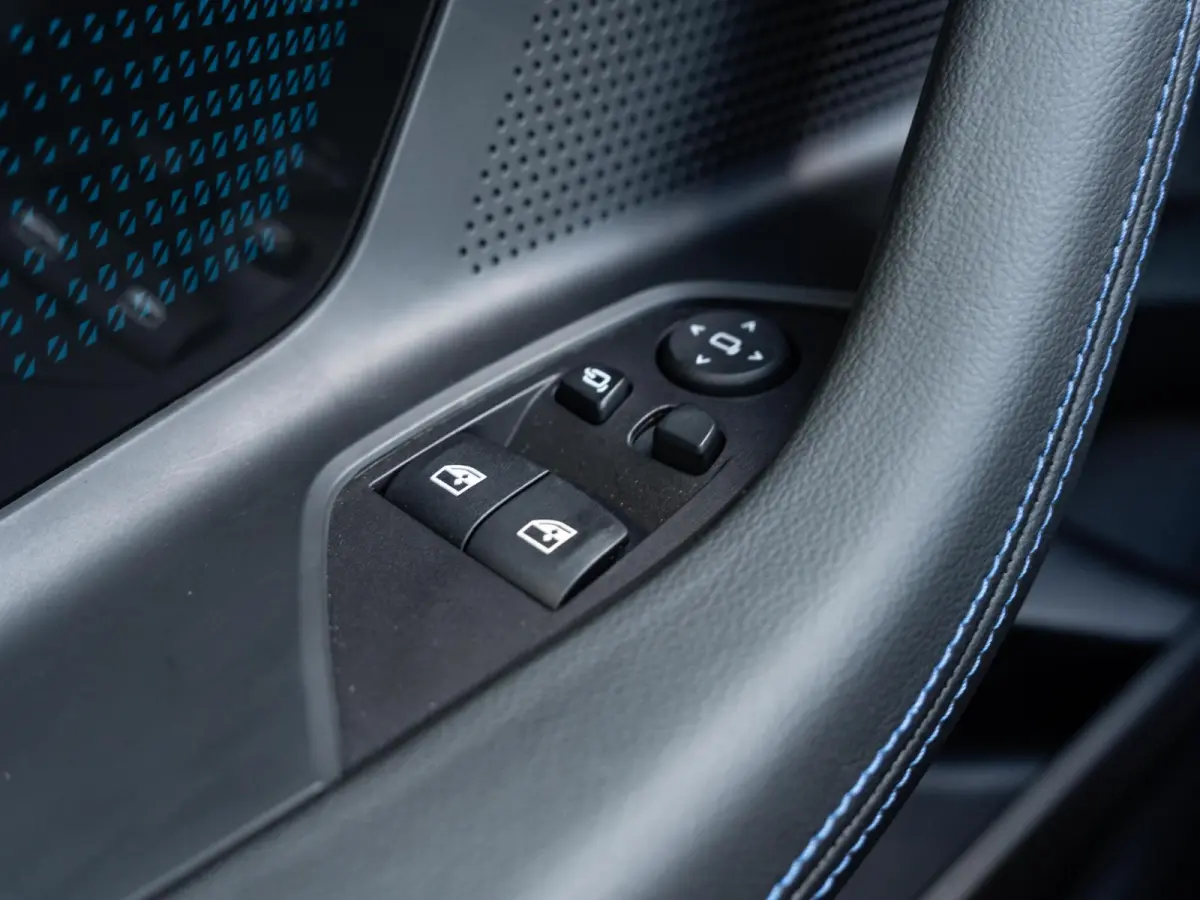 220i | M Sportpakket Pro | Schuif-/kanteldak | Comfort Access | HiFi System
