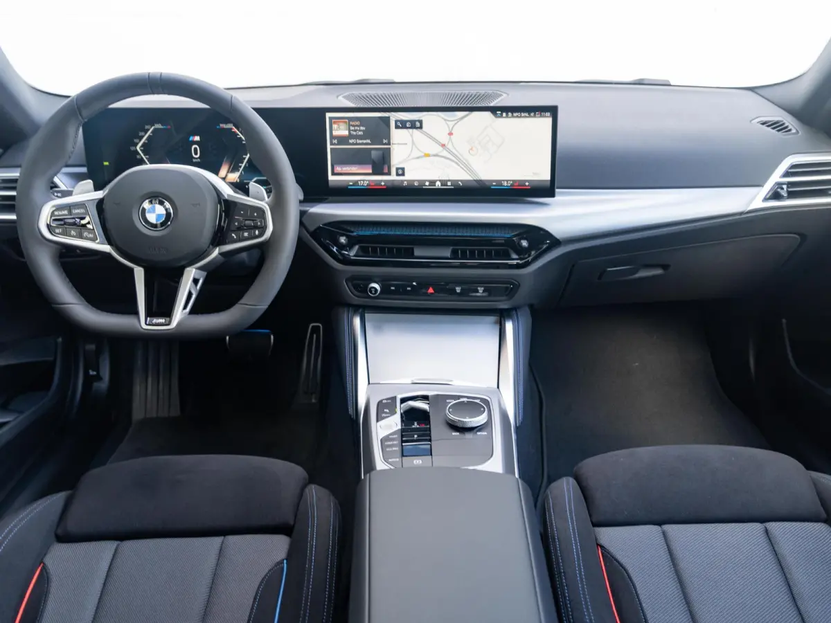 220i | M Sportpakket Pro | Schuif-/kanteldak | Comfort Access | HiFi System