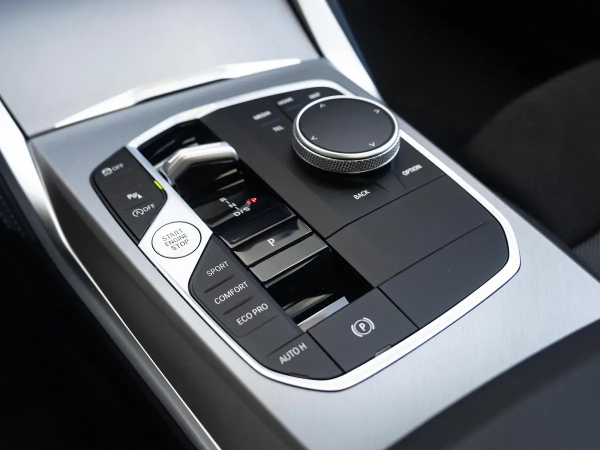 220i | M Sportpakket Pro | Schuif-/kanteldak | Comfort Access | HiFi System