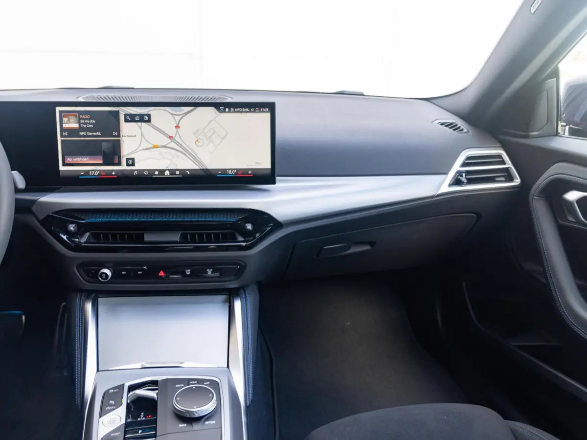 220i | M Sportpakket Pro | Schuif-/kanteldak | Comfort Access | HiFi System