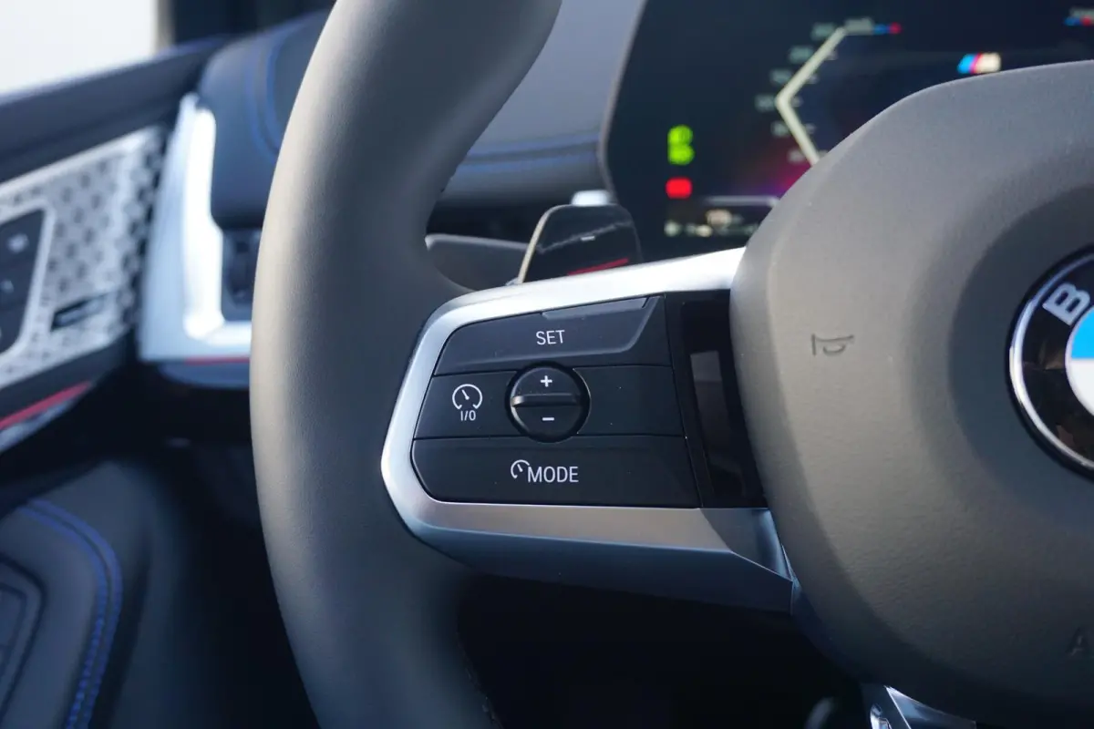 220i | M Sportpakket | Panoramadak | Trekhaak | Harman Kardon | Driving Assistant