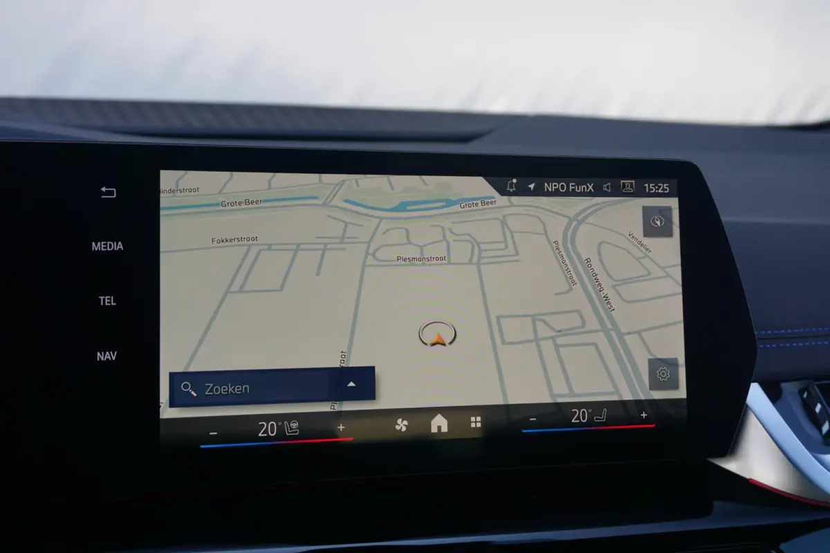 220i | M Sportpakket | Panoramadak | Trekhaak | Harman Kardon | Driving Assistant