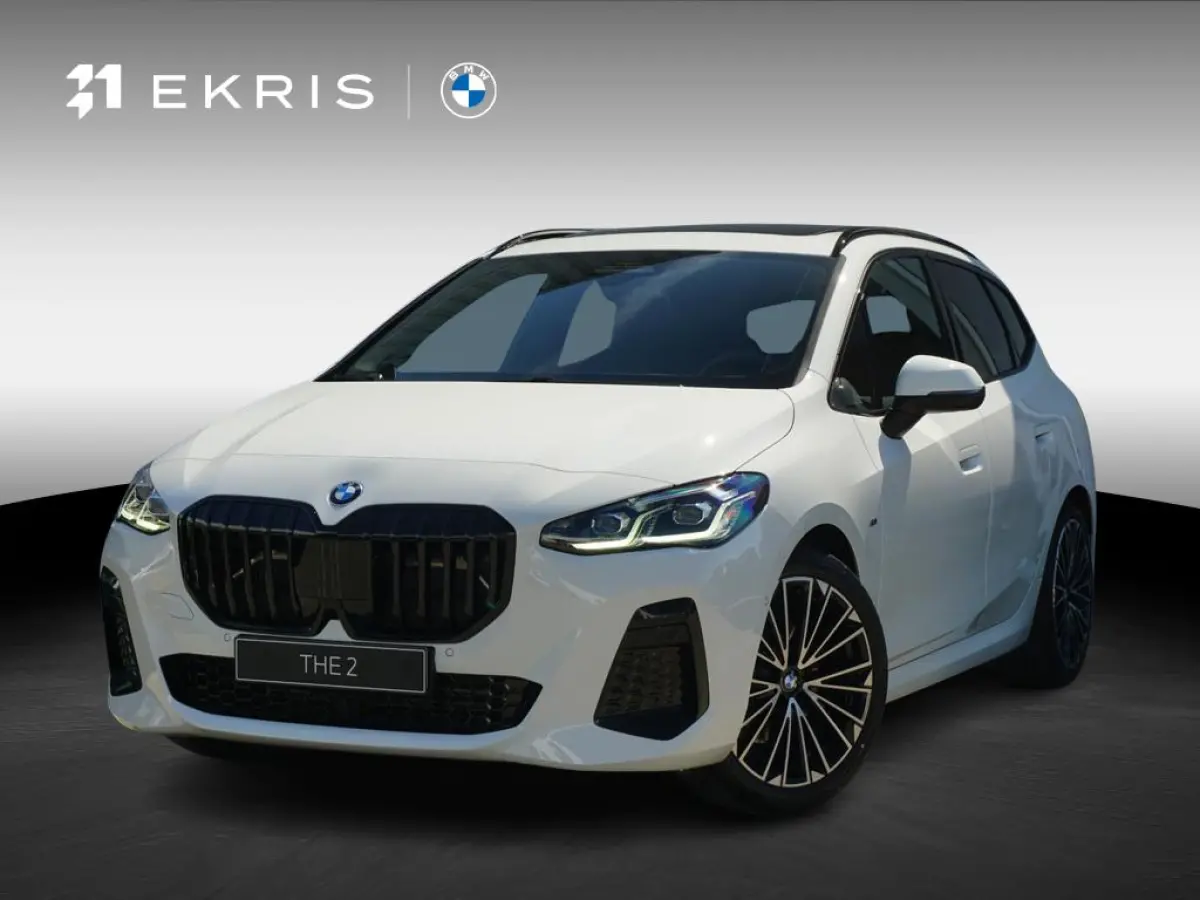 220i | M Sportpakket | Panoramadak | Trekhaak | Harman Kardon | Driving Assistant