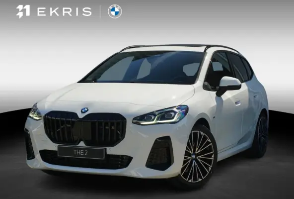 220i | M Sportpakket | Panoramadak | Trekhaak | Harman Kardon | Driving Assistant