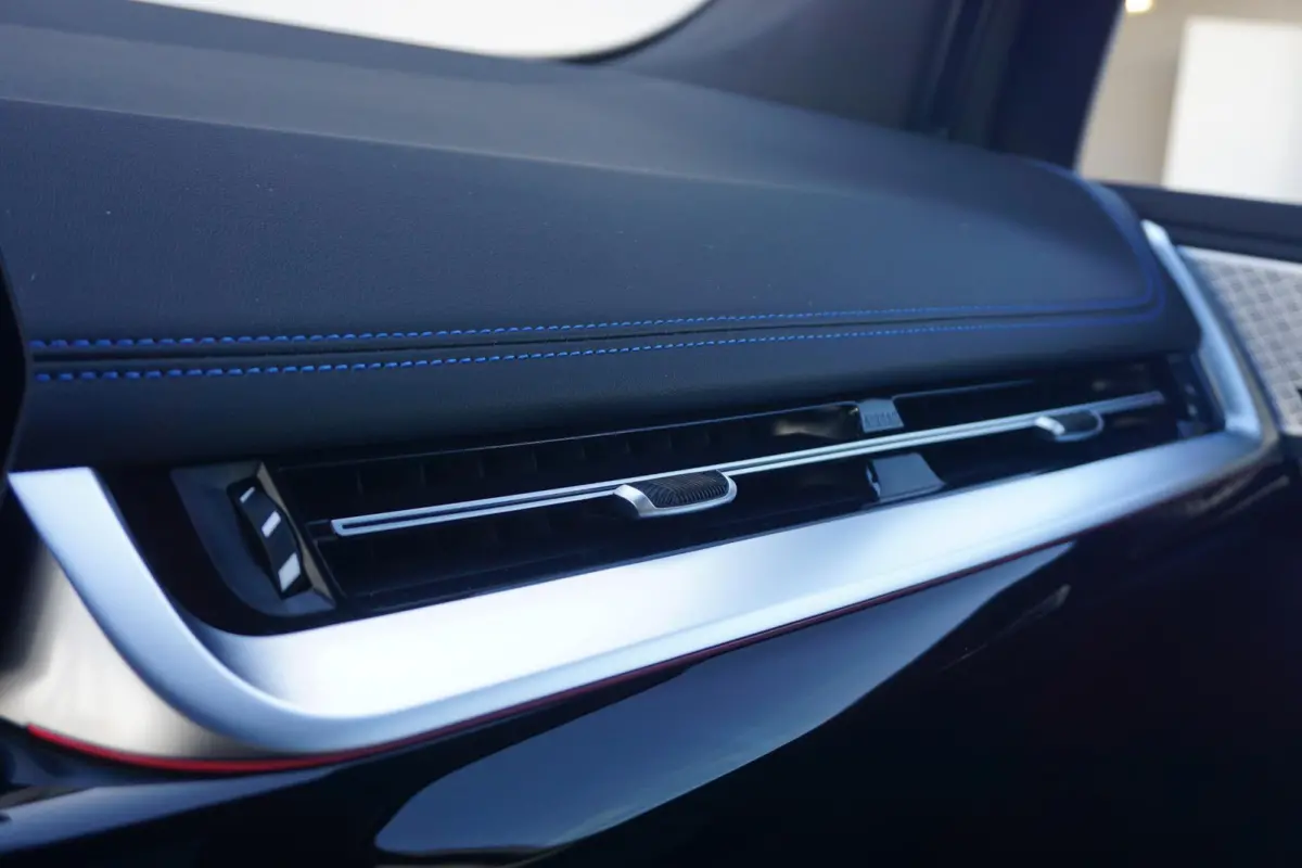 220i | M Sportpakket | Panoramadak | Trekhaak | Harman Kardon | Driving Assistant