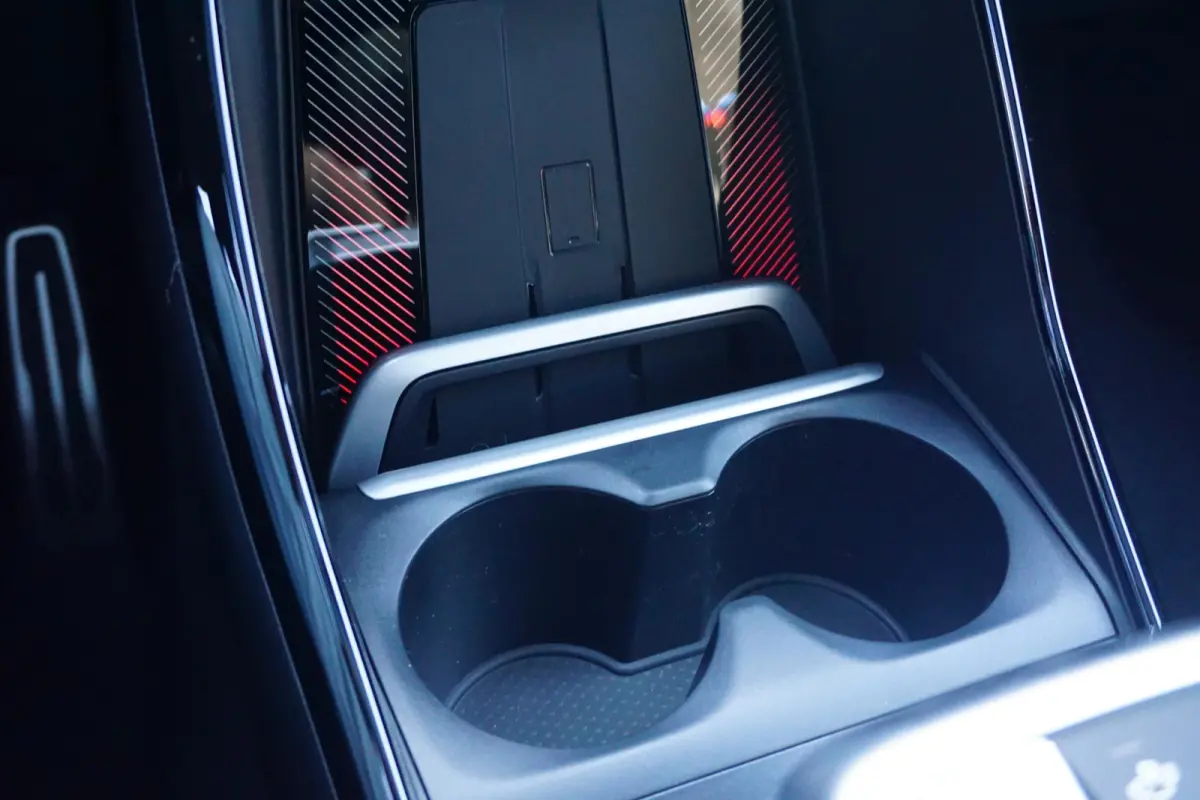 220i | M Sportpakket | Panoramadak | Trekhaak | Harman Kardon | Driving Assistant