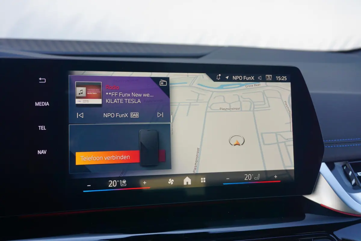220i | M Sportpakket | Panoramadak | Trekhaak | Harman Kardon | Driving Assistant