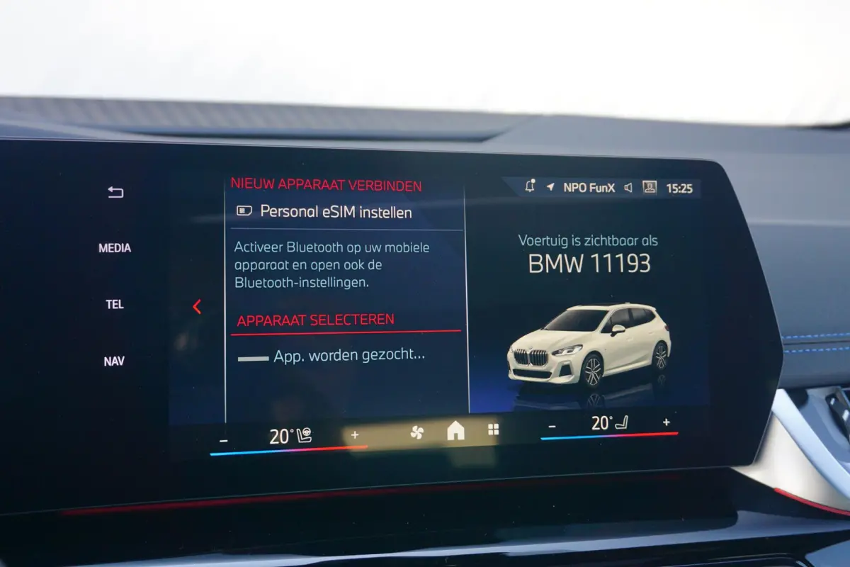 220i | M Sportpakket | Panoramadak | Trekhaak | Harman Kardon | Driving Assistant