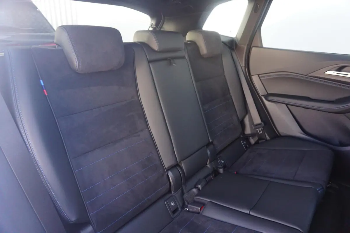220i | M Sportpakket | Panoramadak | Trekhaak | Harman Kardon | Driving Assistant