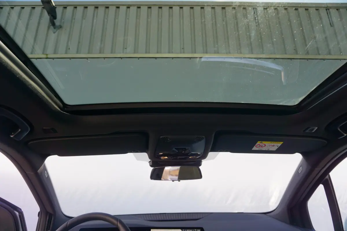 220i | M Sportpakket | Panoramadak | Trekhaak | Harman Kardon | Driving Assistant