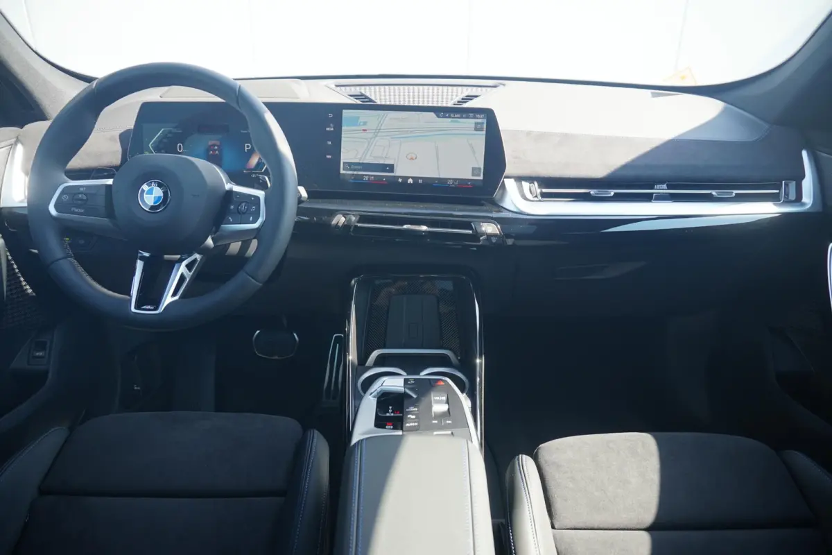 sDrive20i | M Sportpakket Pro | Panoramadak | Head-Up Display | Driving Assistant Plus | Elektrisch verstelbare stoelen