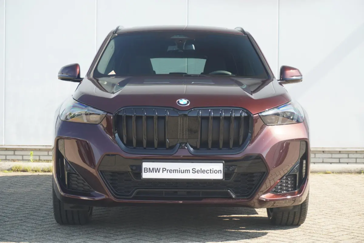 sDrive20i | M Sportpakket Pro | Panoramadak | Head-Up Display | Driving Assistant Plus | Elektrisch verstelbare stoelen