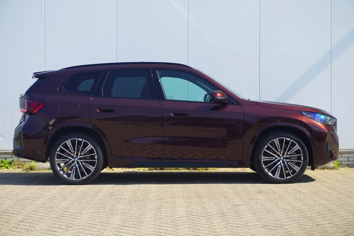 sDrive20i | M Sportpakket Pro | Panoramadak | Head-Up Display | Driving Assistant Plus | Elektrisch verstelbare stoelen