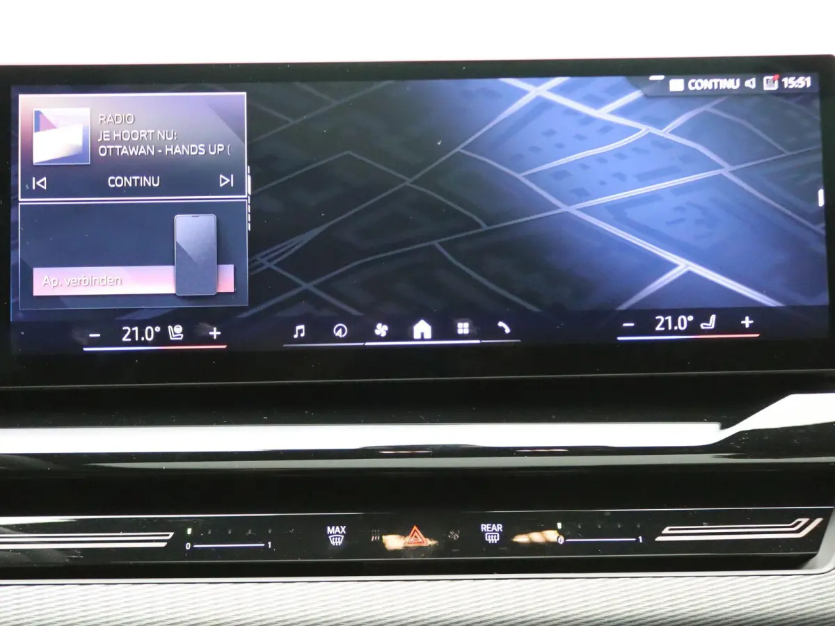 520i | M Sportpakket | Panoramadak | Harman Kardon | Trekhaak | Driving Assistant Plus