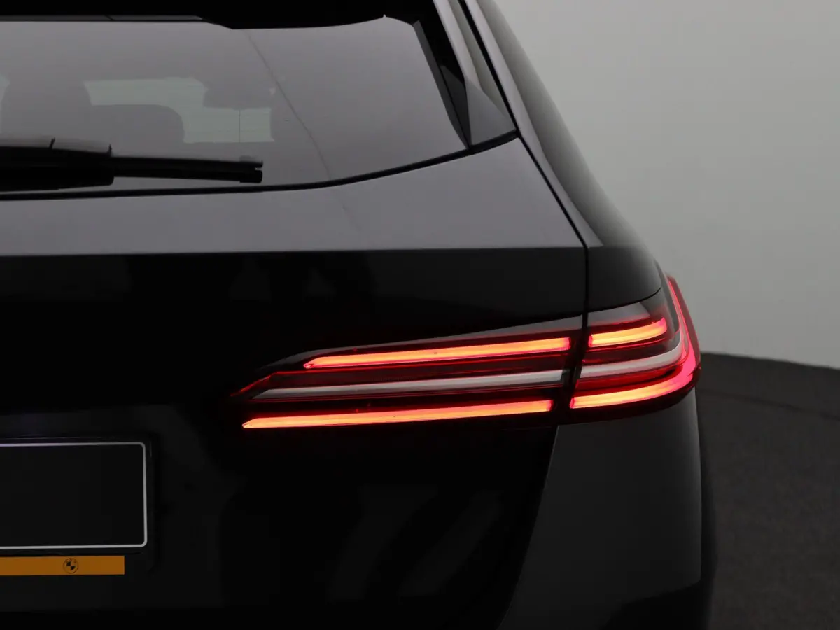 520i | M Sportpakket | Panoramadak | Harman Kardon | Trekhaak | Driving Assistant Plus
