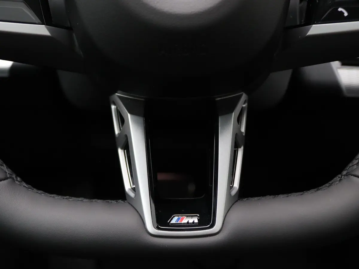 520i | M Sportpakket | Panoramadak | Harman Kardon | Trekhaak | Driving Assistant Plus