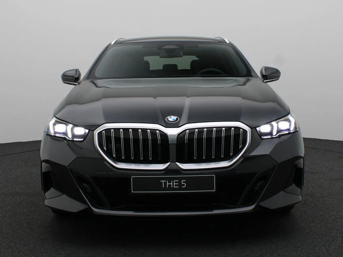 520i | M Sportpakket | Panoramadak | Harman Kardon | Trekhaak | Driving Assistant Plus