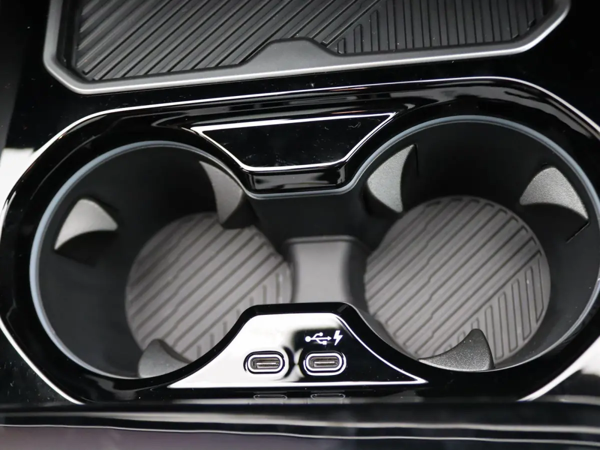 520i | M Sportpakket | Panoramadak | Harman Kardon | Trekhaak | Driving Assistant Plus