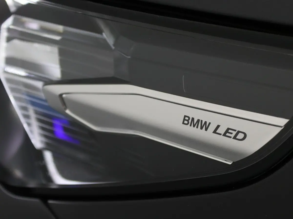 520i | M Sportpakket | Panoramadak | Harman Kardon | Trekhaak | Driving Assistant Plus