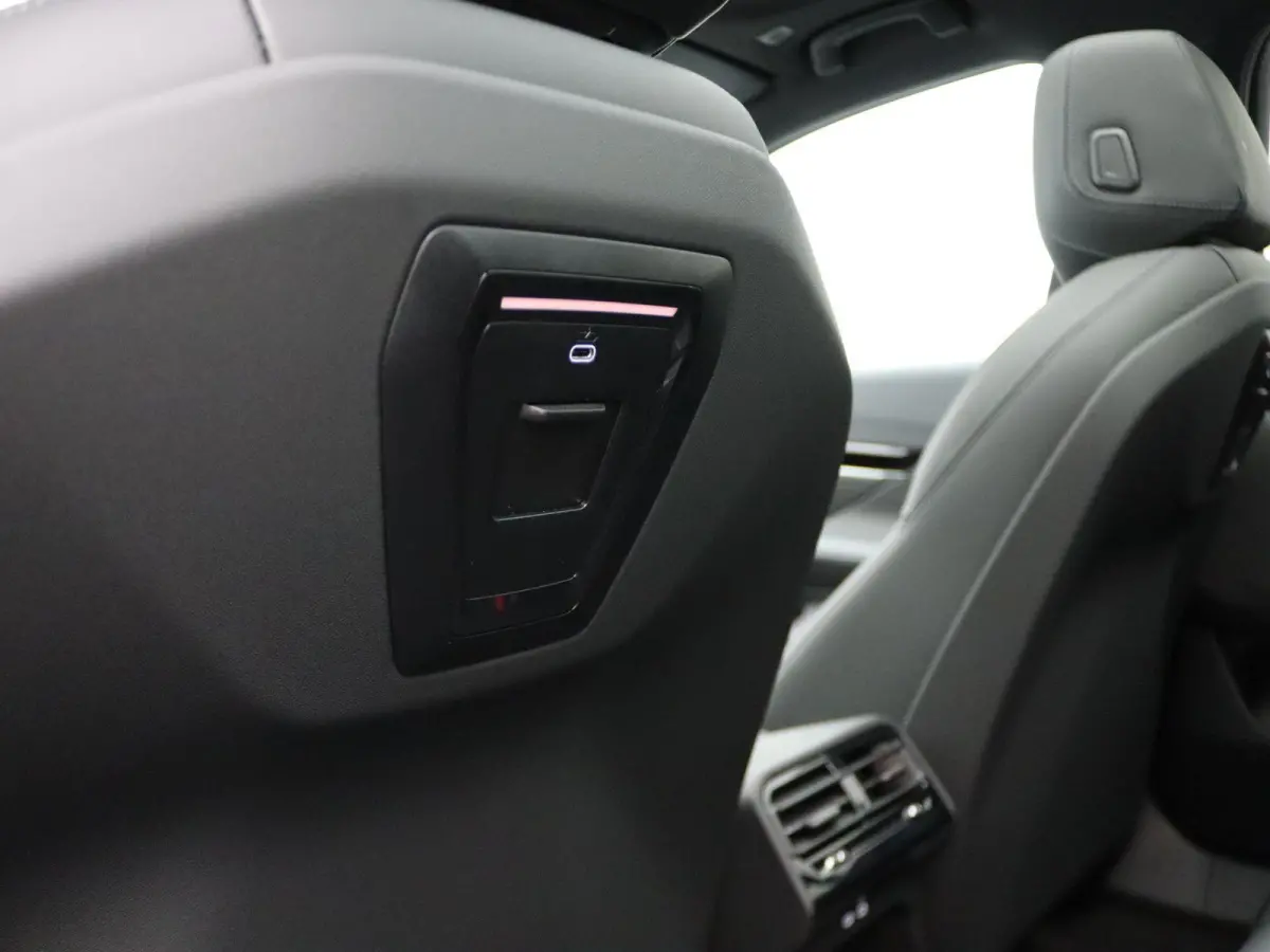 520i | M Sportpakket | Panoramadak | Harman Kardon | Trekhaak | Driving Assistant Plus